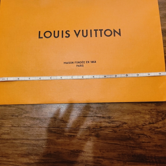 Louis Vuitton Tote - Picture 6 of 7